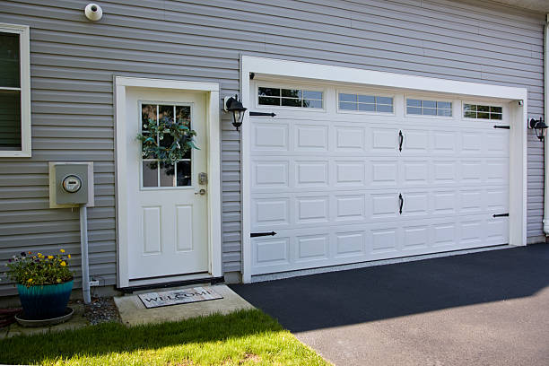 24/7 Emergency Garage Door Panel Replacement experts in Balcones Heights, TX
